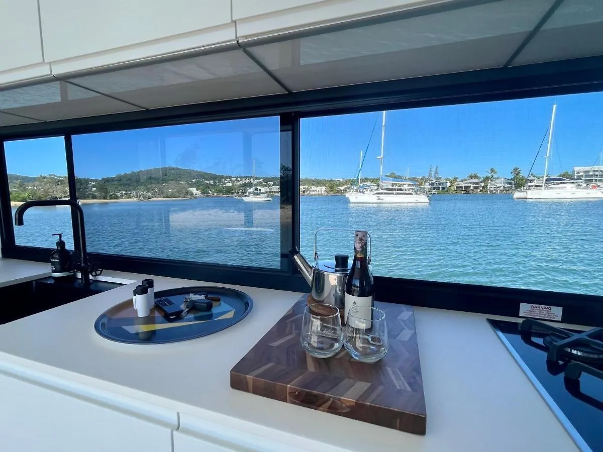 Båthotell Oasis Noosa - Luxury Floating Eco Villas
