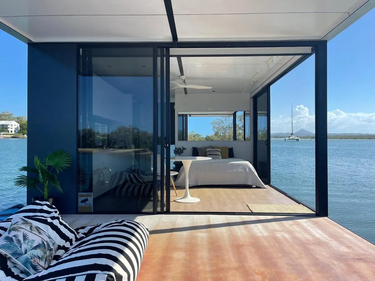 Oasis Noosa - Luxury Floating Eco Villas Australien