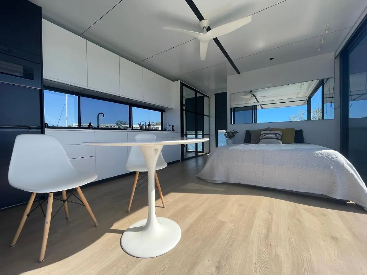 Båthotell Oasis Noosa - Luxury Floating Eco Villas Australien