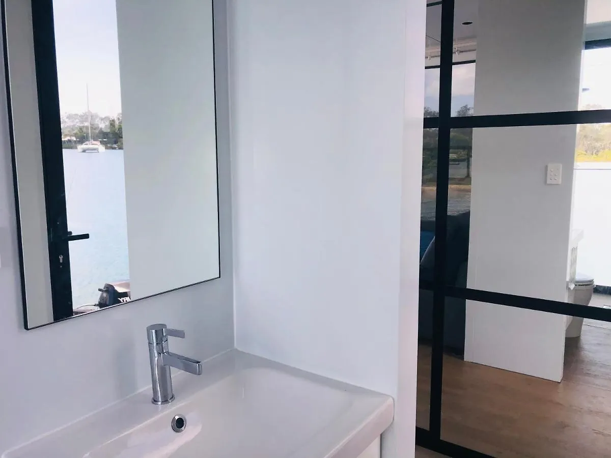 Oasis Noosa - Luxury Floating Eco Villas 0*, Noosa Heads